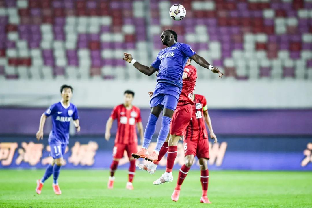 أهداف مباراة توتنهام وليفربولمواجهة نارية في الدوري الإنجليزي