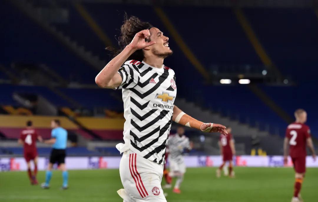 مباشر ميلان يوفنتوسمواجهة كلاسيكو إيطالي بكل حماس
